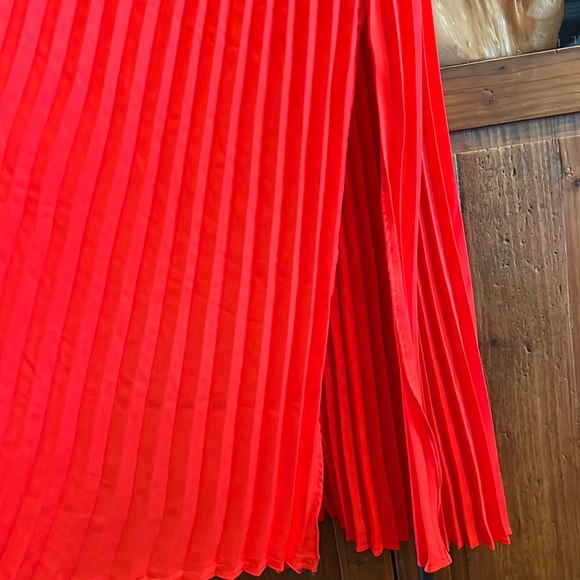 New without tags, Banana Republic size 6 tomato red pleated maxi dress. - Picture 7 of 9